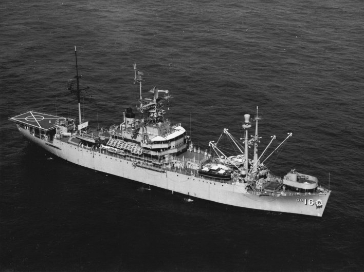 USS_Pocono_(LCC-16)_c1969